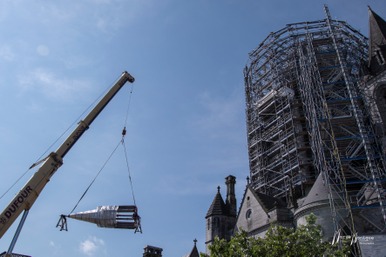 Phase II: Remontée du dais au sommet de la Basilique Notre-Dame de Bon-Secours