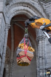 Phase II: Remontée du dais au sommet de la Basilique Notre-Dame de Bon-Secours