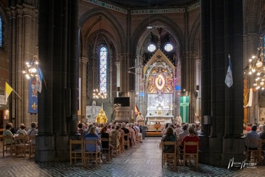 Phase II: Remontée du dais au sommet de la Basilique Notre-Dame de Bon-Secours