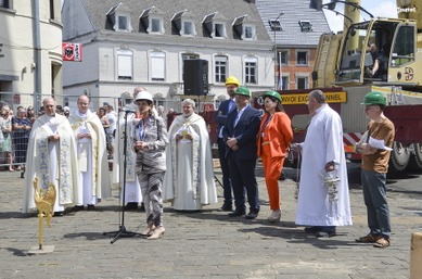 Phase II: Remontée du dais au sommet de la Basilique Notre-Dame de Bon-Secours