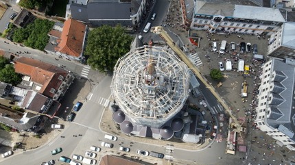Phase II: Remontée du dais au sommet de la Basilique Notre-Dame de Bon-Secours