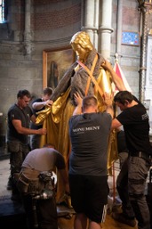 Phase II: Remontée du dais au sommet de la Basilique Notre-Dame de Bon-Secours