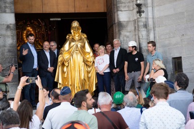 Phase II: Remontée du dais au sommet de la Basilique Notre-Dame de Bon-Secours