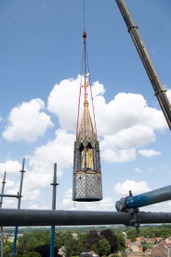 Phase II: Remontée du dais au sommet de la Basilique Notre-Dame de Bon-Secours