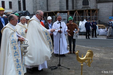 Phase II: Remontée du dais au sommet de la Basilique Notre-Dame de Bon-Secours